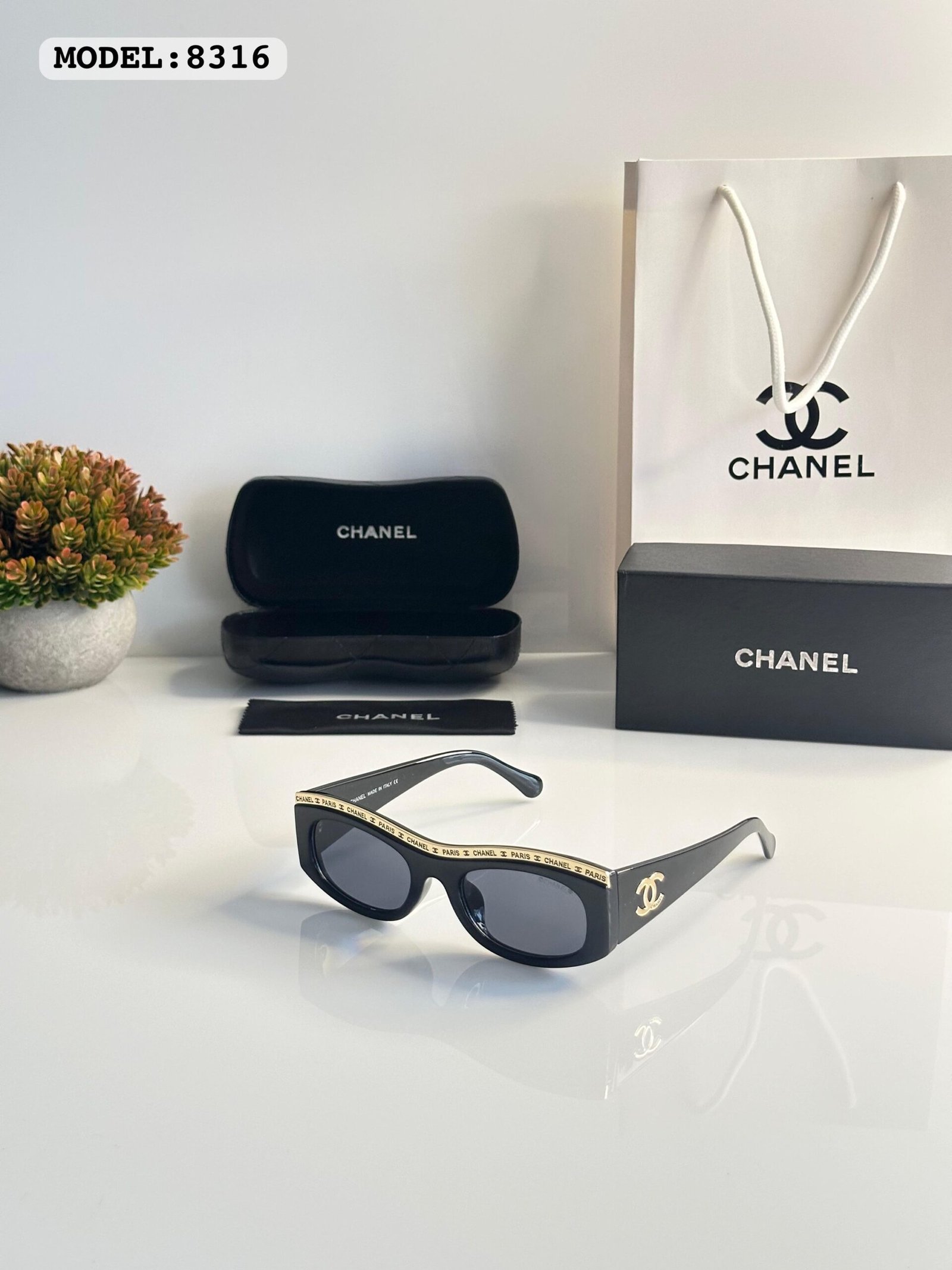 Chanel Wmns Gold Black